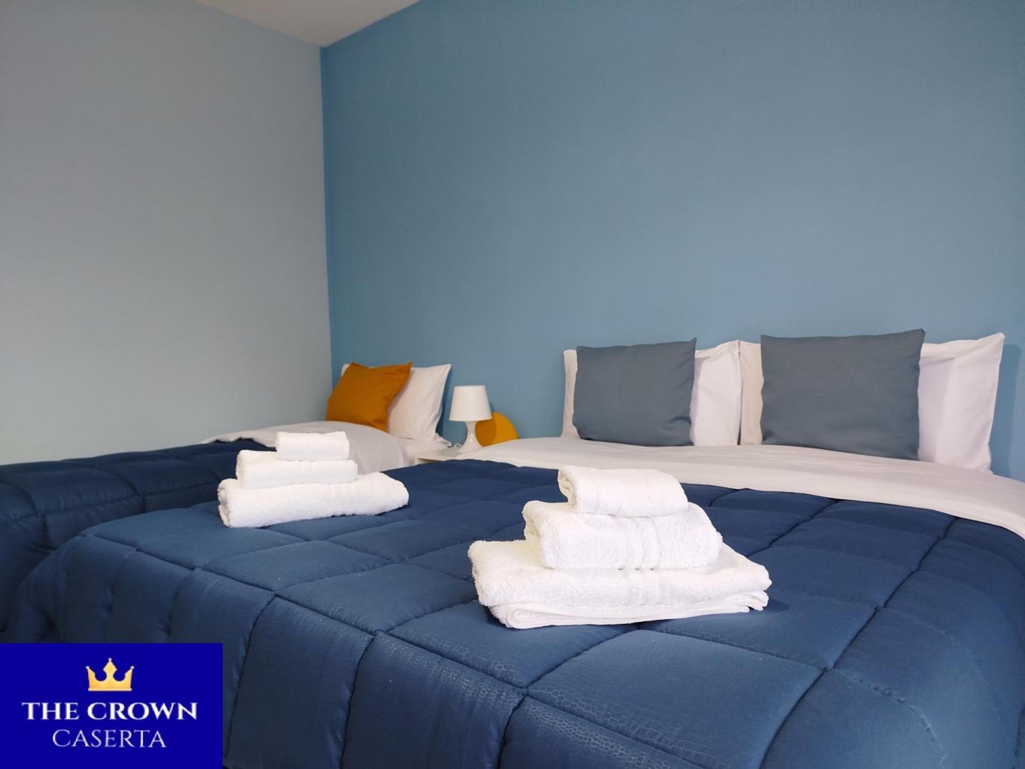 The Crown Caserta San Nicola La Strada Exterior photo