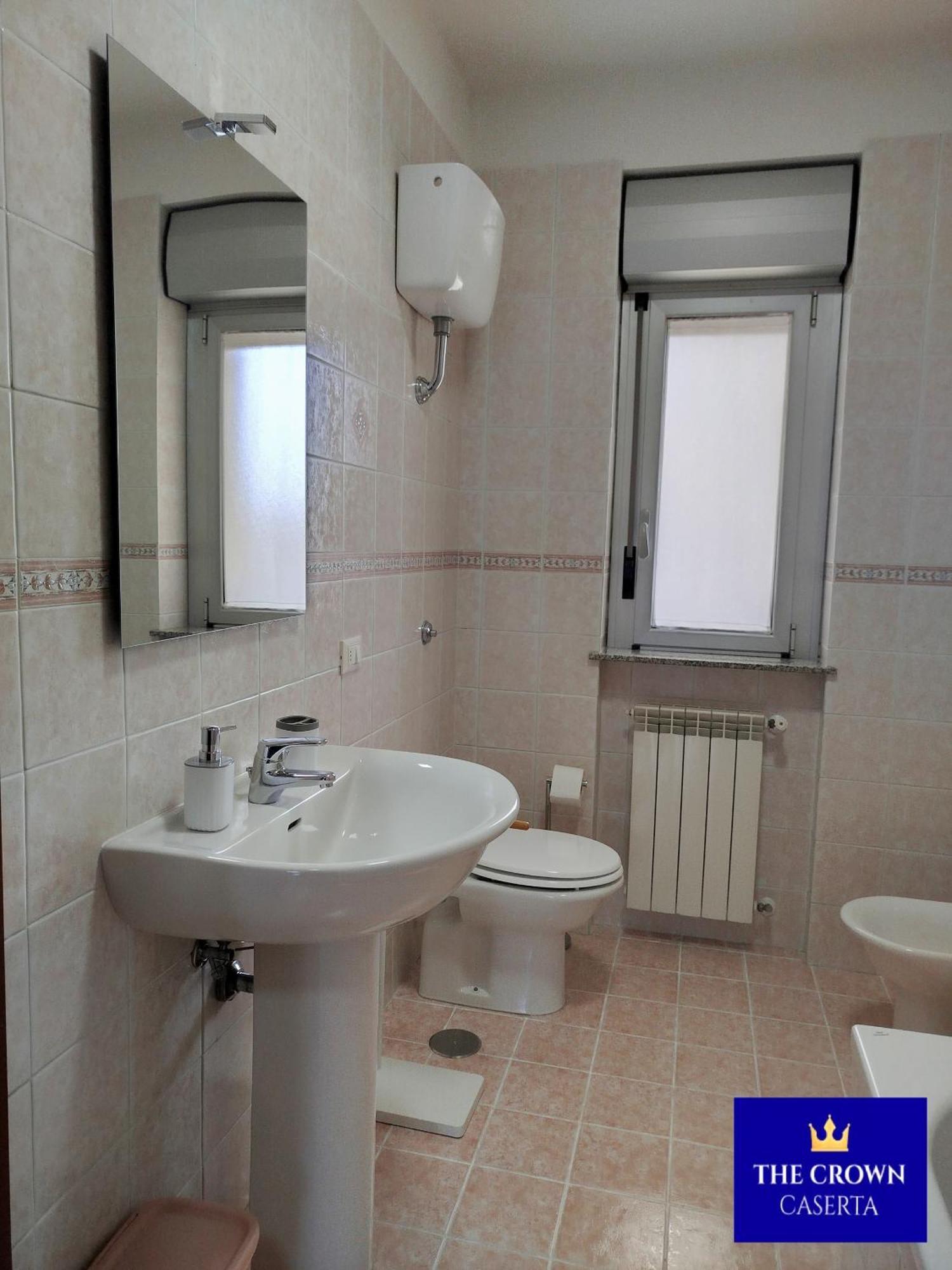 The Crown Caserta San Nicola La Strada Exterior photo