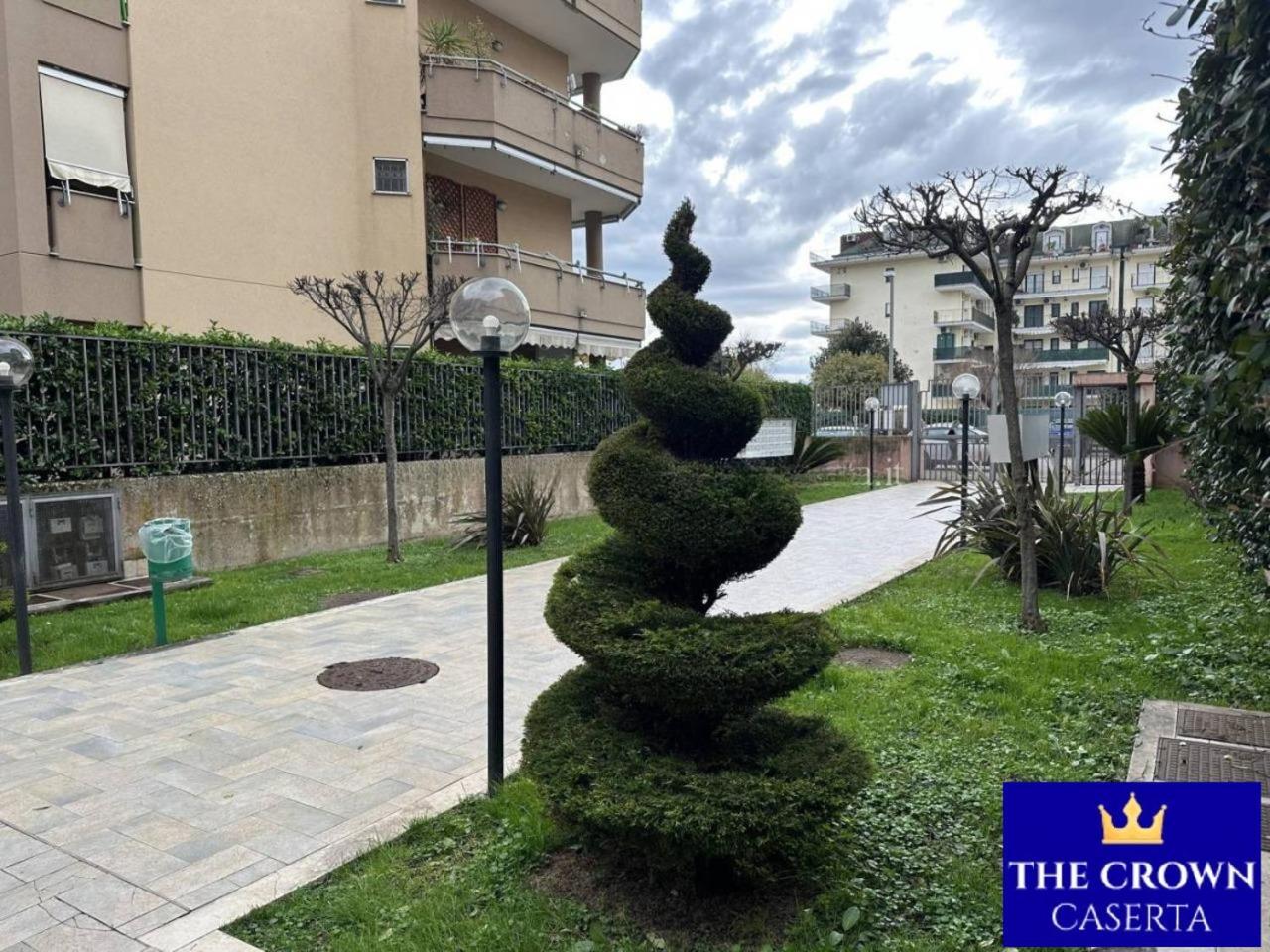The Crown Caserta San Nicola La Strada Exterior photo